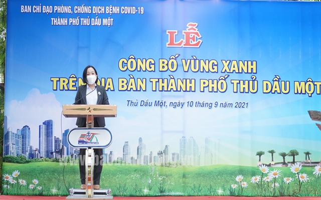 Bà Nguyễn Thu Cúc, Chủ Tịch UBND, Phó Ban Thường trực  BCĐ phòng, chống dịch Covid-19 TP.Thủ Dầu phát biểu.