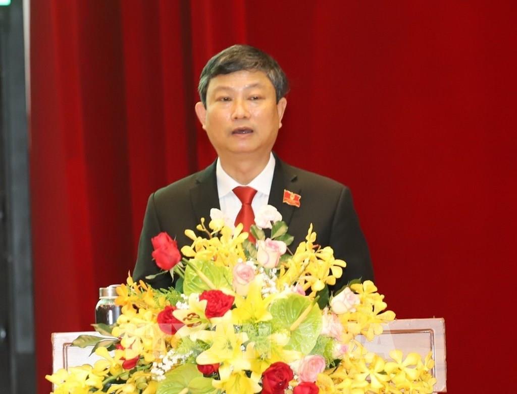 Ông Võ Văn Minh, Phó Bí thư Tỉnh ủy, Chủ tịch UBND tỉnh trình bày về giải pháp phát triển kinh tế vào những tháng cuối năm.