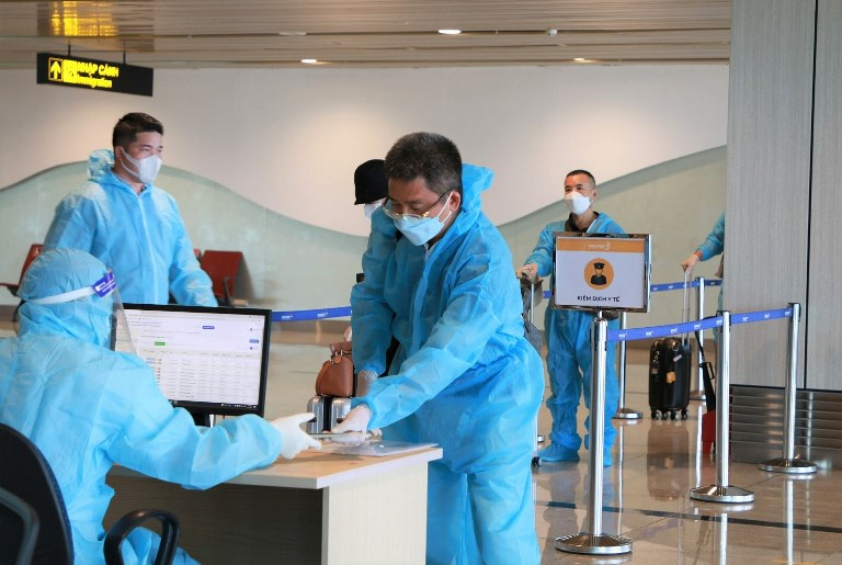 Hành khách làm thủ tục nhập cảnh tại Sân bay quốc tế Vân Đồn ngày 12/9