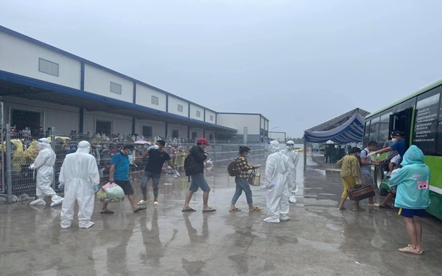 Các phương tiện giao thông được phép lưu thông qua lại giữa các địa phương trên địa bàn tỉnh và các tỉnh lân cận theo quy định kiểm soát dịch của từng địa phương.