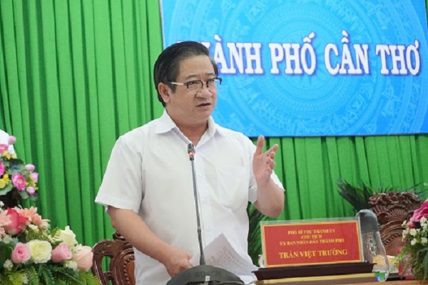 Chủ tịch UBND thành phố Trần Việt Trường kêu gọi toàn dân “hiến kế” các giải pháp và hành động thiết thực, khả thi, hiệu quả trong phòng, chống dịch bệnh. (Ảnh Cổng TTĐT thành phố Cần Thơ)