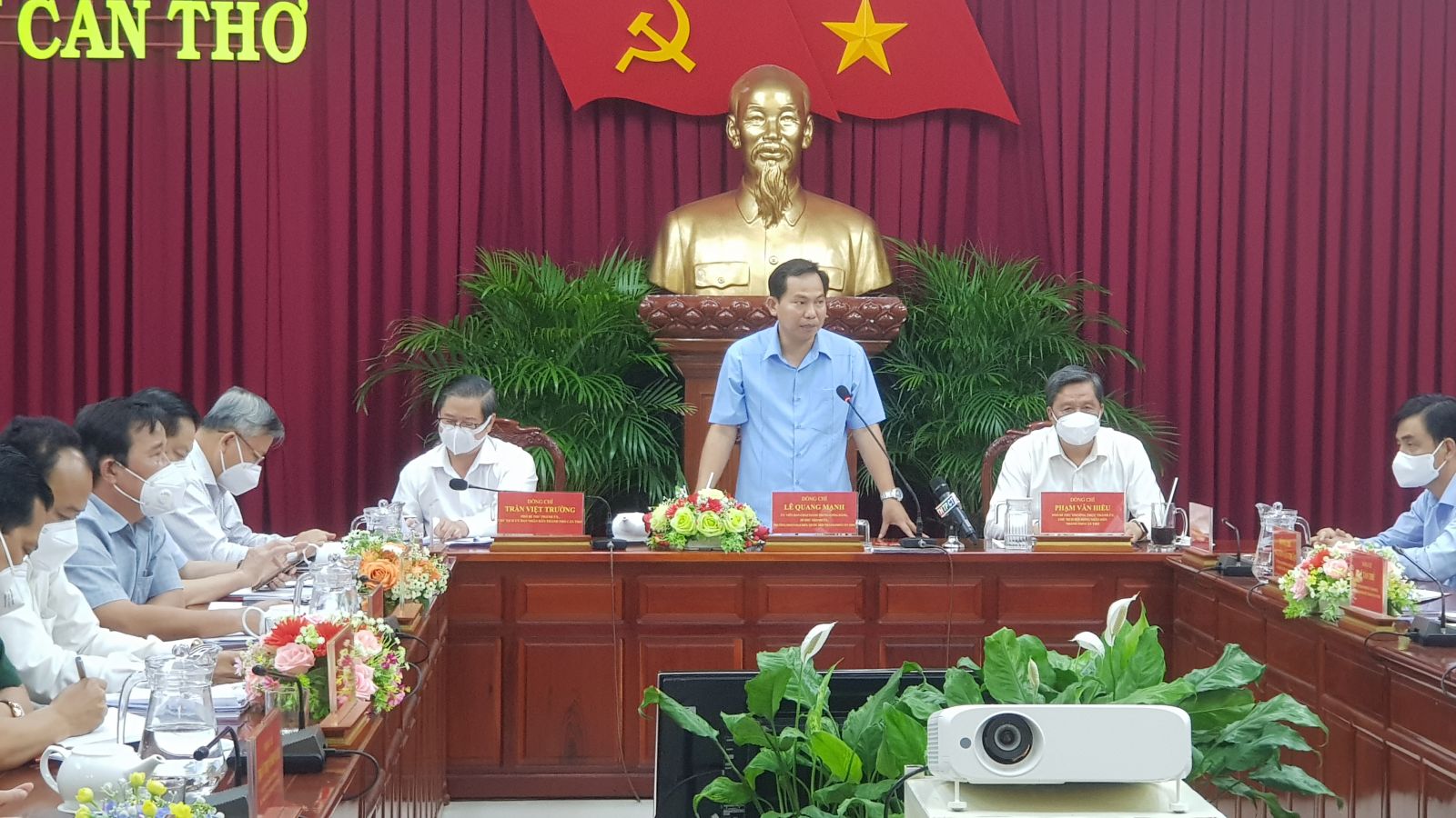 Đồng chí Lê Quang Mạnh, Bí thư Thành ủy phát biểu chỉ đạo tại cuộc họp. Ảnh: T.HÀ