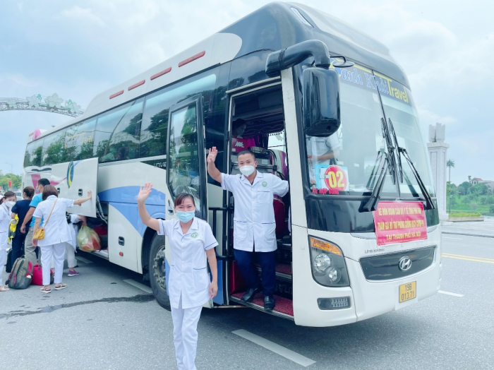 Đoàn cán bộ, nhân viên y tế hỗ trợ thành phố Hà Nội phòng chống dịch COVID-19 đã về đến thành phố Việt Trì