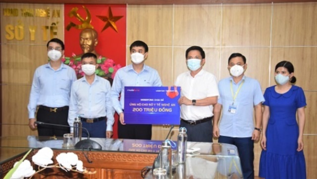 MobiFone Nghệ An ủng hộ 200 triệu đồng cho đội ngũ y, bác sỹ tuyến đầu phòng chống dịch Covid-19