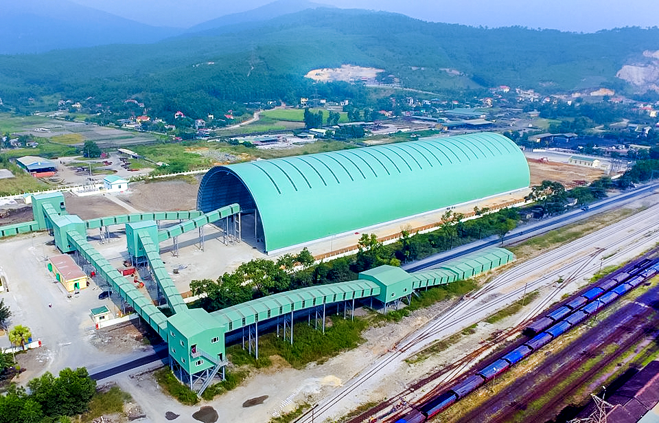 Tuyến băng tải vận chuyển than Khe Ngát - Điền Công (TP Uông Bí) có mức đầu tư gần 1.300 tỷ đồng