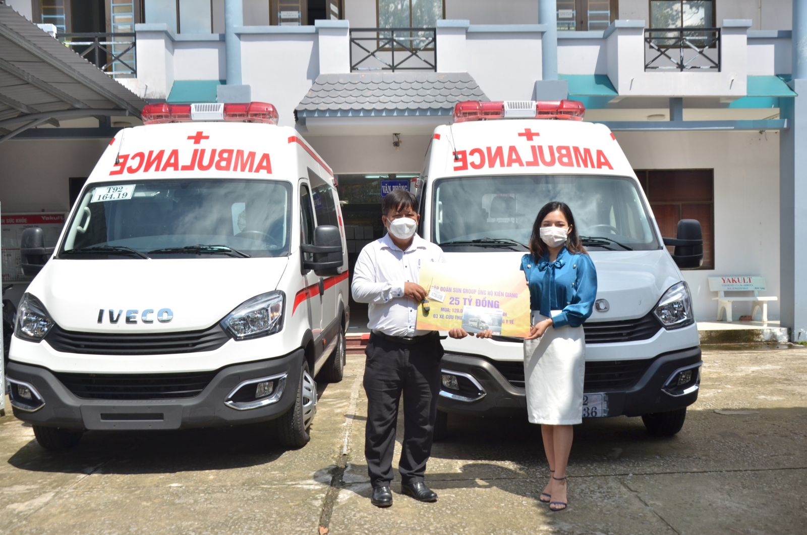 Sở Y tế Kiên Giang đã phân bổ 3 xe cứu thương do Sun Group tài trợ về cho huyện Vĩnh Thuận, Gò Quao và TP. Hà Tiên để kịp thời phục vụ công tác phòng, chống dịch