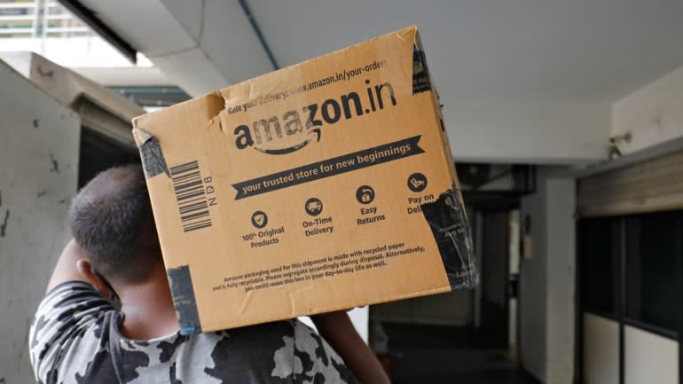Sự kiện bán hàng mùa thu của Amazon tại Ấn Độ sẽ bao gồm hơn 1.000 buổi giới thiệu sản phẩm mới từ các thương hiệu hàng đầu như Samsung, OnePlus, Xiaomi, Sony và Apple. © Reuters