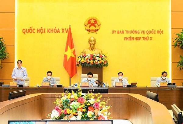 Phó Chủ tịch Quốc hội Nguyễn Đức Hải lưu ý chính sách hỗ trợ về lãi suất tín dụng cho doanh nghiệp bị ảnh hưởng cả ở hai kênh hỗ trợ lãi suất của hệ thống ngân hàng và kênh hỗ trợ từ ngân sách nhà nước, tài khóa