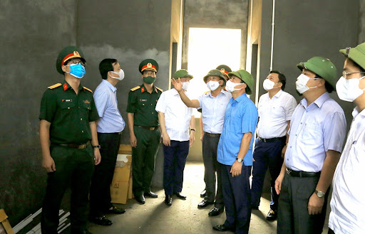 Các đồng chí lãnh đạo Phú Thọ kiểm tra cơ sở cách ly tập trung tại Cẩm Khê