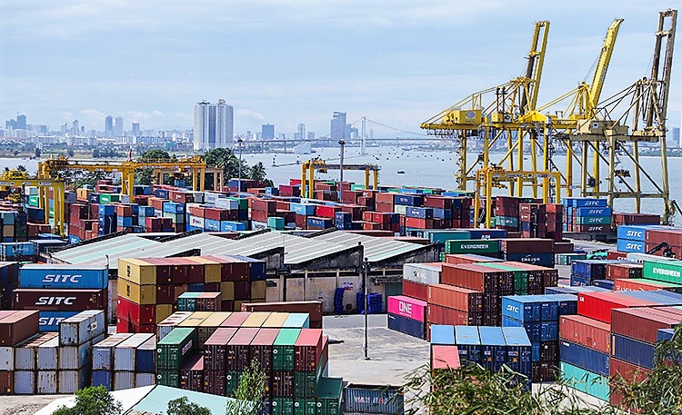 Cụ thể, lượng hàng container qua 2 cảng lớn là Đà Nẵng và Bình Định chỉ chiếm khoảng 3,2%.