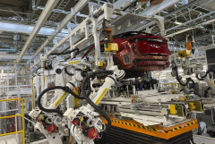 Bên trong “nhà máy thông minh” chỉ có robot của Nissan