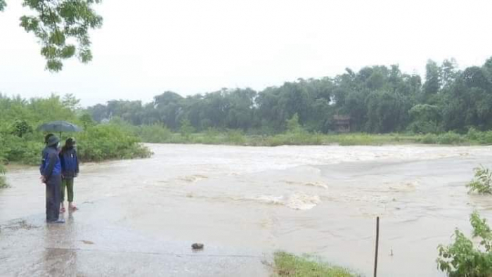 Mưa lớn khiến nhiều đập tràn ở huyện Tân Sơn (Phú Thọ) ngập sâu
