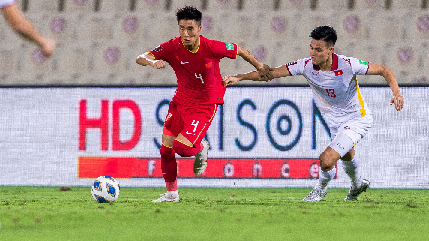 Hồ Tấn Tài (số 13) ghi dấu ấn trong trận gặp tuyển Oman (12/10) và Trung Quốc (8/10). Ảnh: AFC