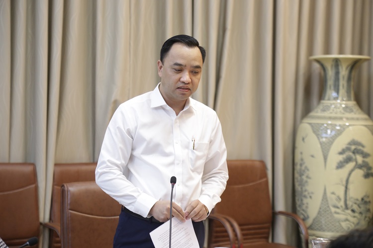 Phó Chủ tịch chuyên trách Hội đồng quản lý BHXH Việt Nam Nguyễn Văn Cường phát biểu tại cuộc họp