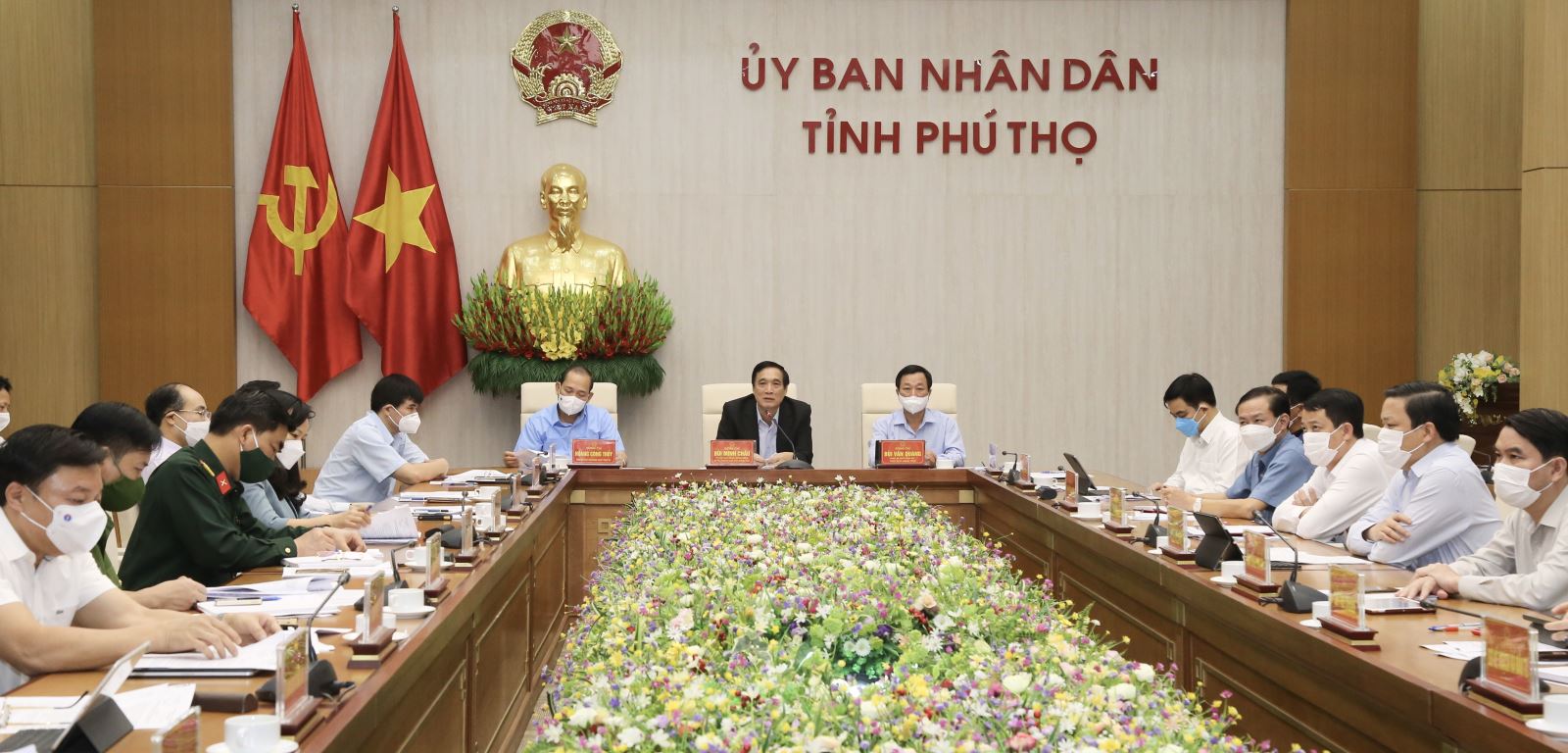 Bí thư Tỉnh ủy Phú Thọ chủ trì hội nghị trực tuyến với thành phố Việt Trì và huyện Lâm Thao để triển khai các biện pháp cấp bách phòng chống dịch COVID-19