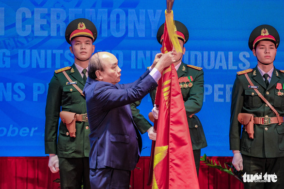 Chủ tịch nước tặng thưởng Huân chương Bảo vệ Tổ quốc hạng nhì cho Cục Gìn giữ hòa bình Việt Nam - Ảnh: NAM TRẦN