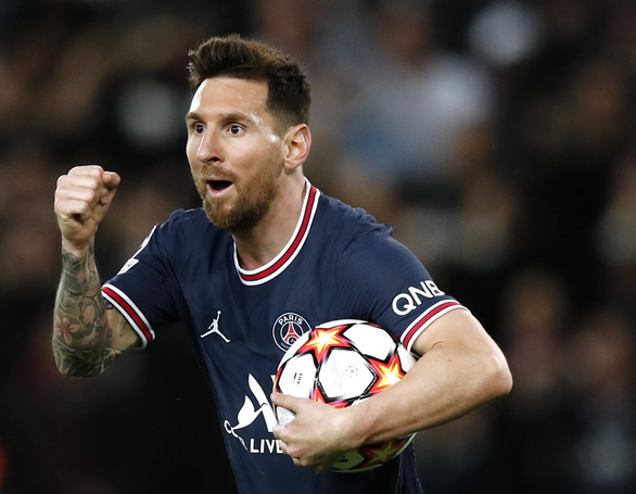 Messi ăn mừng bàn gỡ 2-2 cho PSG