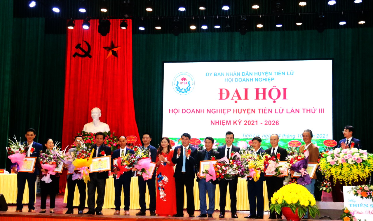 Các cá nhân tiêu biểu nhận bằng khen của Hội Doanh nghiệp tỉnh Hưng Yên