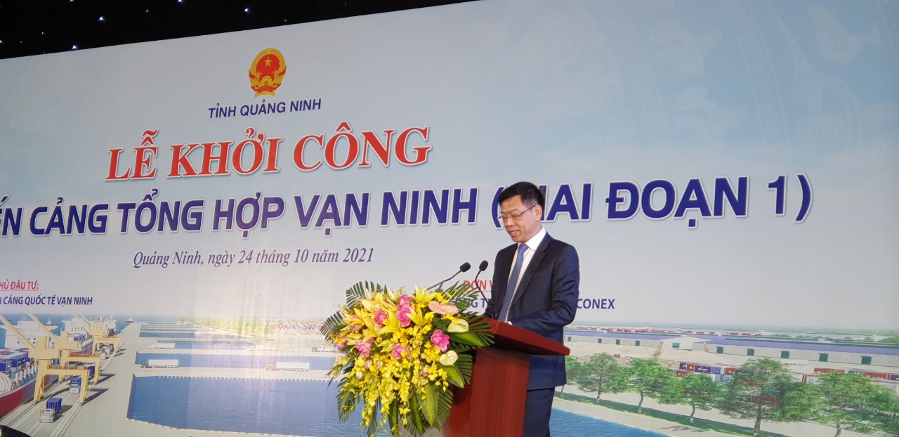 Thứ trưởng Bộ GTVT Nguyễn Xuân Sang phát biểu tại lễ khởi công.