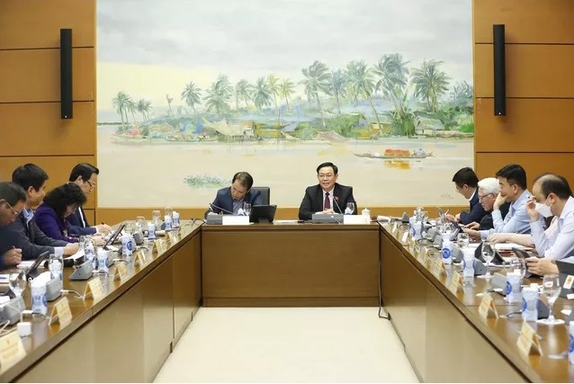 Chủ tịch Quốc hội Vương Đình Huệ cho ý kiến tại phiên thảo luận tại Tổ về án Luật Kinh doanh bảo hiểm (sửa đổi)