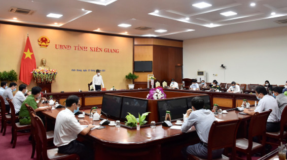 Phó Chủ tịch UBND tỉnh Nguyễn Lưu Trung phát biểu chỉ đạo tại buổi làm việc với Sở TT-TT