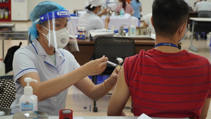 Tiêm vắc xin cho công nhân, người lao động tại Công ty cổ phần May Pearl Việt Nam