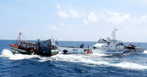 Bộ Tư lệnh Vùng Cảnh sát Biển 4 truy bắt tàu đánh cá Kiên Giang sang vùng biển nước ngoài khai thác hải sản trái phép