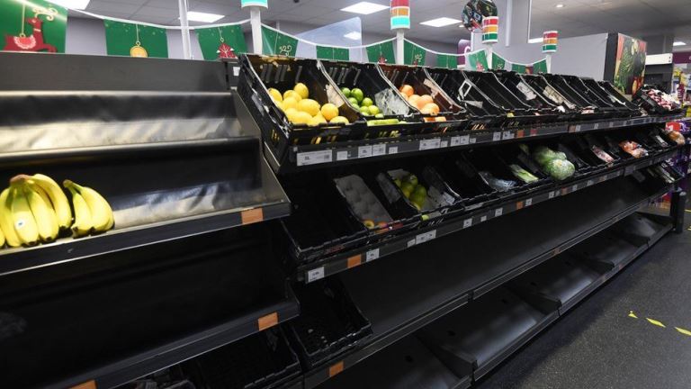 Khan hiếm rau quả trái cây tại các siêu thị tại Anh do Brexit và Covid-19