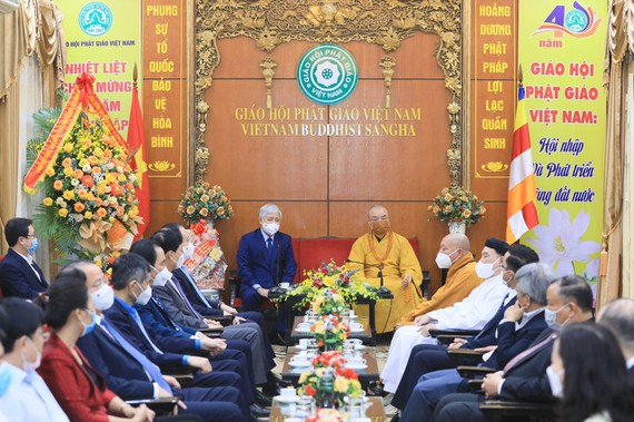 Chủ tịch Ủy ban Trung ương MTTQ Việt Nam cùng đoàn đến thăm và chúc mừng Giáo hội Phật giáo Việt Nam