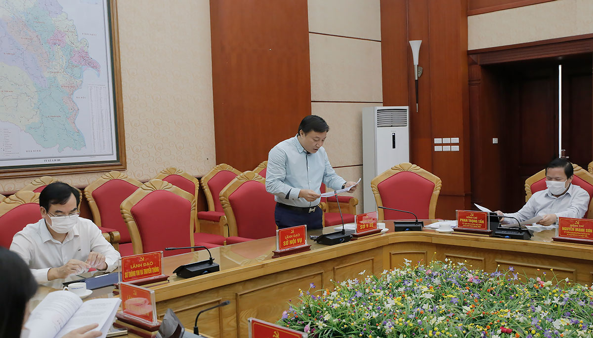 Giám đốc Sở Y tế tỉnh Phú Thọ trình bày Đề án nâng cao năng lực hoạt động ngành Y tế tỉnh Phú Thọ giai đoạn 2021 - 2025, định hướng đến năm 2030