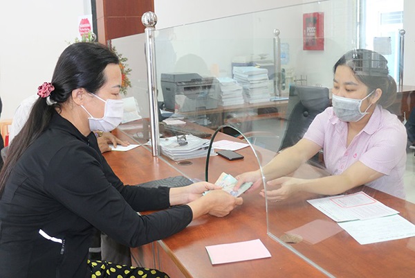 Nhiều cá nhân trên địa bàn gửi tiền tiết kiệm tại Phòng giao dịch NHCSXH huyện Krông Nô