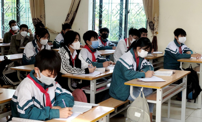 100% học sinh Trường THCS Chu Hóa, thành phố Việt Trì đeo khẩu trong trong giờ học