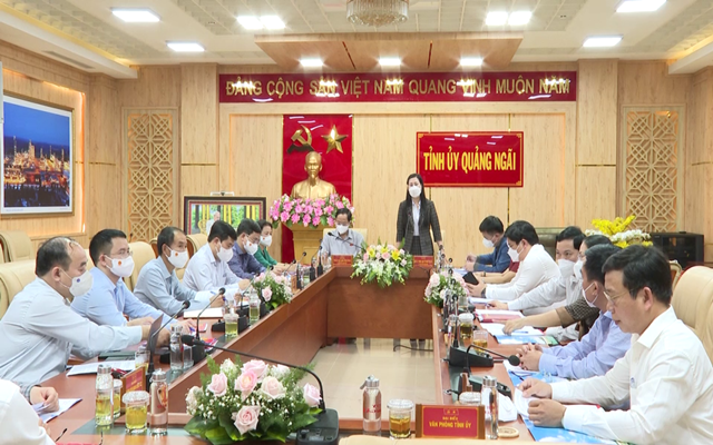 Bí thư Tỉnh ủy Bùi Thị Quỳnh Vân phát biểu tại buổi làm việc với đoàn Quốc hội
