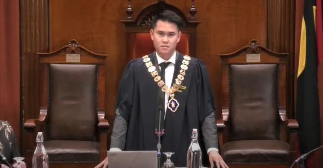 Tân thị trưởng thành phố Maribyrnong Anthony Tran phát biểu nhậm chức (Ảnh: Hội đồng thành phố Maribyrnong).