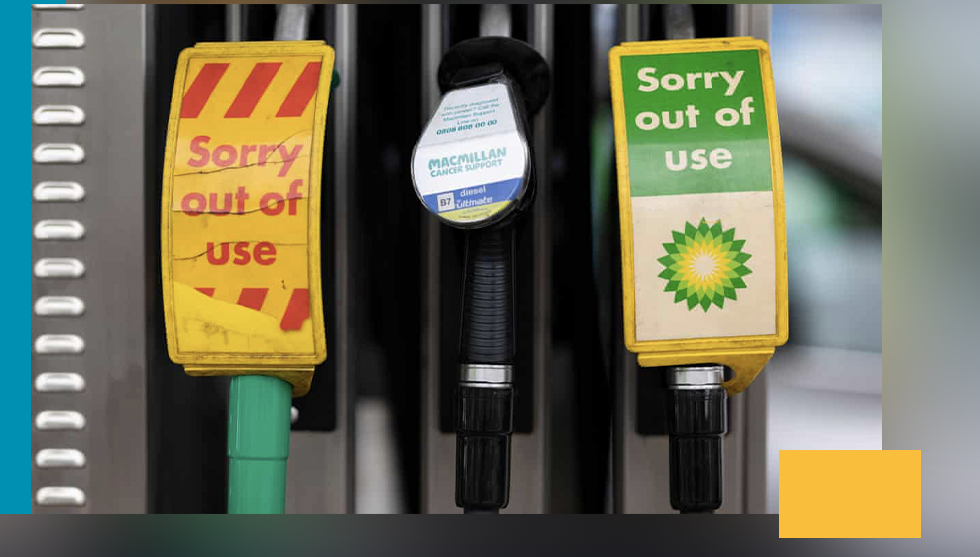 Tình trạng thiếu hụt lái xe tải chở hàng tại Anh đã khiến cho nhiều trạm xăng dầu ở xứ sở sương mù chẳng còn hàng để bán (Ảnh: Getty Image).