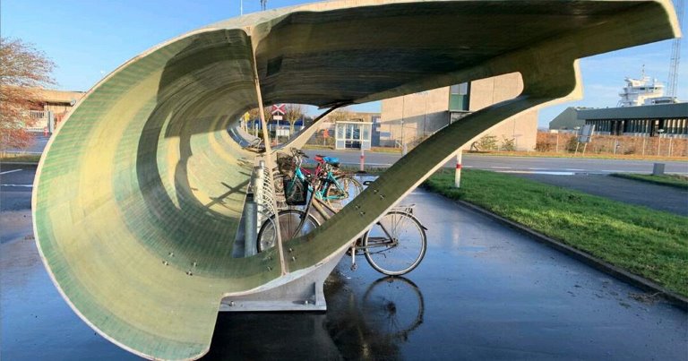 Đan Mạch tái sử dụng các cánh quạt gió thành các nhà để xe đạp