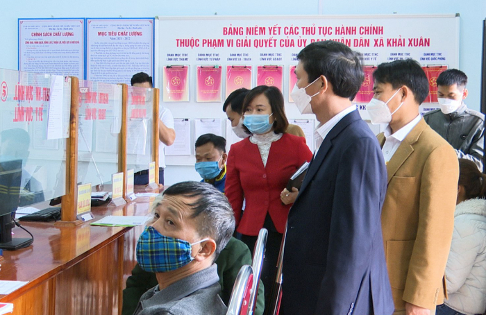 Lãnh đạo huyện Thanh Ba kiểm tra công tác giải quyết thủ tục hành chính tại huyện