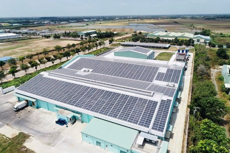 Một dự án năng lượng mặt trời trên mái nhà do CME Solar thiết kế lắp đặt tại cảng hàng không sân bay Quốc tế Tân Sơn Nhất, Tp HCM
