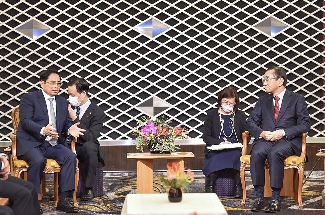Cuộc gặp giữa Thủ tướng Phạm Minh Chính và Chủ tịch Tổ chức Xúc tiến thương mại Nhật Bản (Jetro) Nobuhiko Sasaki. Ảnh: Nhật Bắc.