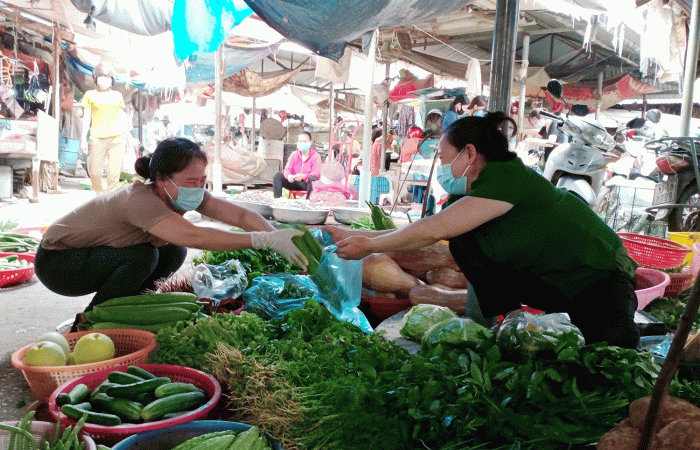 Hàng hóa nông sản luôn đảm bảo đáp ứng nhu cầu của người tiêu dùng (ảnh chụp tại Chợ nông Trang, thành phố Việt Trì ngày 3/11/2021)