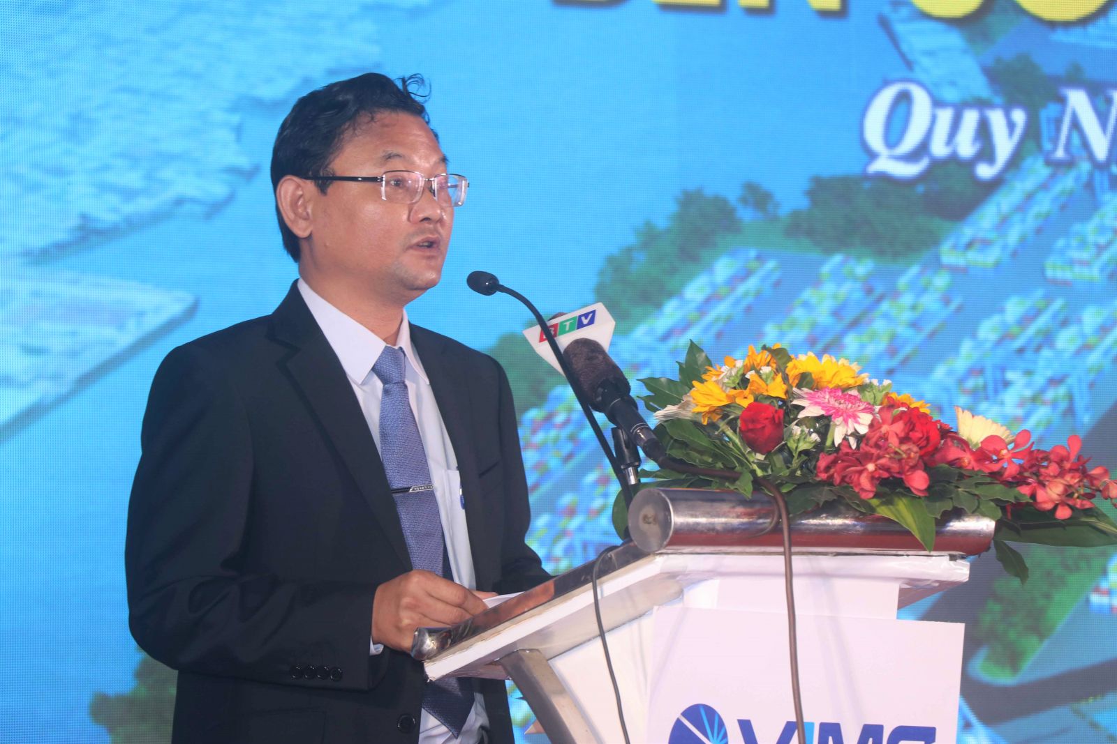 Phó Chủ tịch UBND tỉnh Bình Định; Nguyễn Tự Công Hoàng đến dự và phát biểu tại buổi lễ.