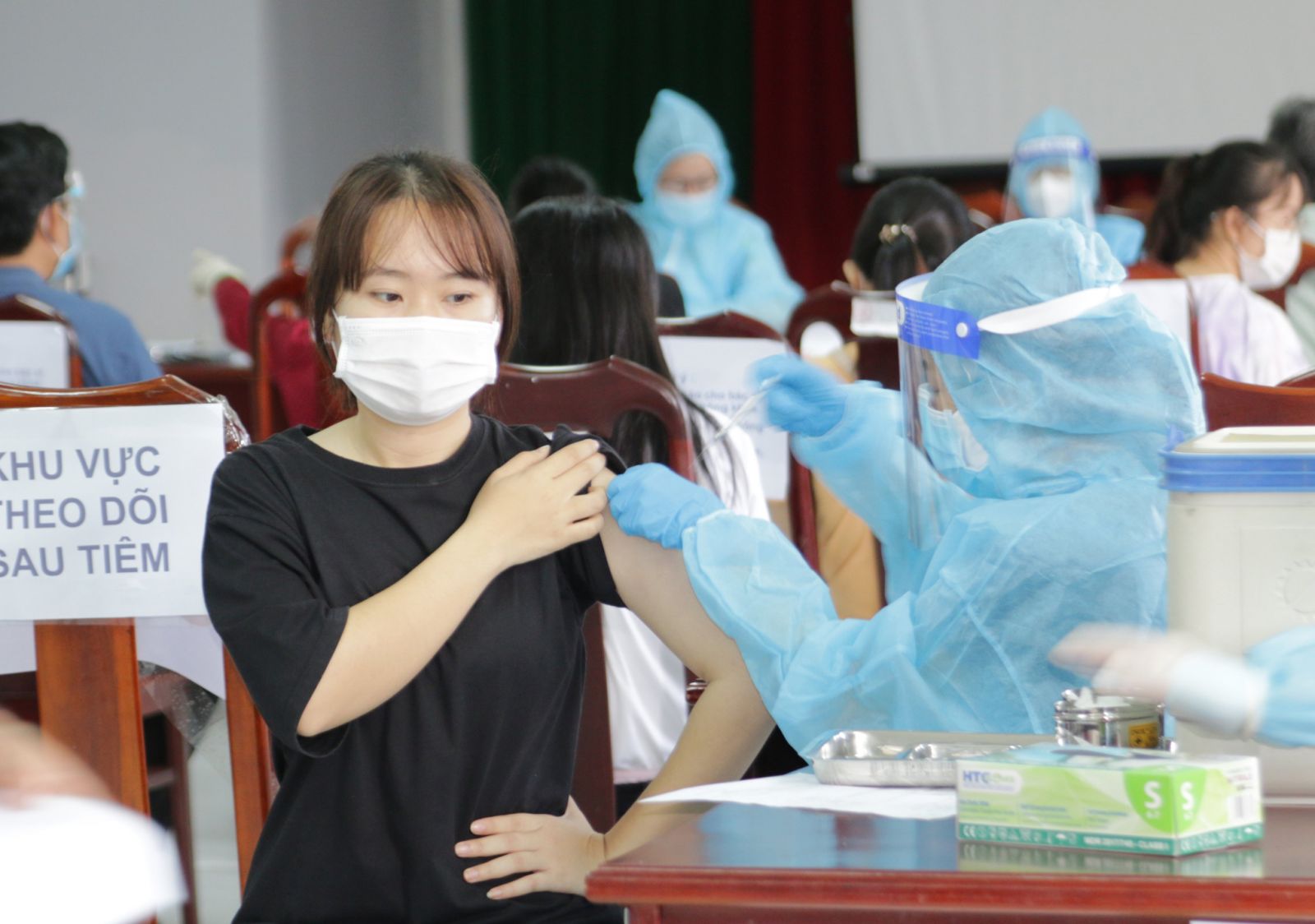 Tiêm vaccine ngừa Covid-19 cho sinh viên Trường đại học Kiên Giang