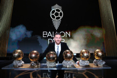 Lionel Messi lập kỷ lục thế giới mới khi phá kỷ lục của chính mình để có lần 7 giành danh hiệu Quả bóng vàng
