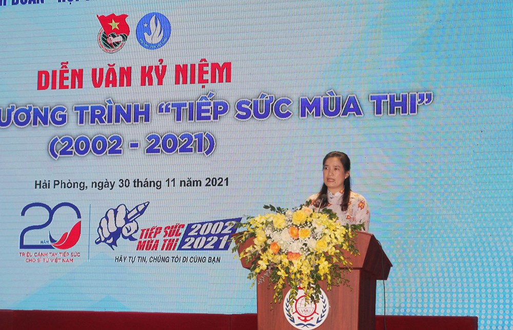 . Bà Vương Toàn Thu Thủy, Phó Bí thư Thành đoàn, Chủ tịch Hội Sinh viên Việt Nam thành phố trình bày diễn văn
