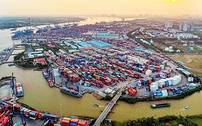Theo thống kê của Cục Hải quan TP HCM cho thấy bất chấp đại dịch, 11 tháng năm 2021, tổng kim ngạch xuất khẩu qua hải quan thành phố vẫn đạt 116 tỉ USD, tăng 16% so với cùng kỳ năm 2020.