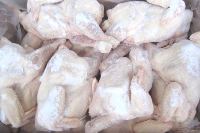 EU thu hồi lô thịt gà Ba Lan do phát hiện vi sinh, hóa chất