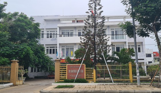 Liên quan đến giới thiệu các công ty xây dựng để sửa chữa công trình trường học gây ra dư luận trái chiều, mới đây UBND tỉnh Quảng Nam cũng có công văn yêu cầu thanh tra toàn diện các gói thầu liên quan 2016- 2020 (Chương trình 775) do Sở GD-ĐT quản lý.
