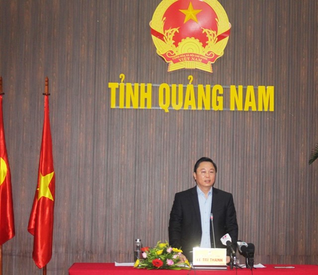 Chủ tịch UBND tỉnh Quảng Nam phát biểu chỉ đạo tại cuộc họp.
