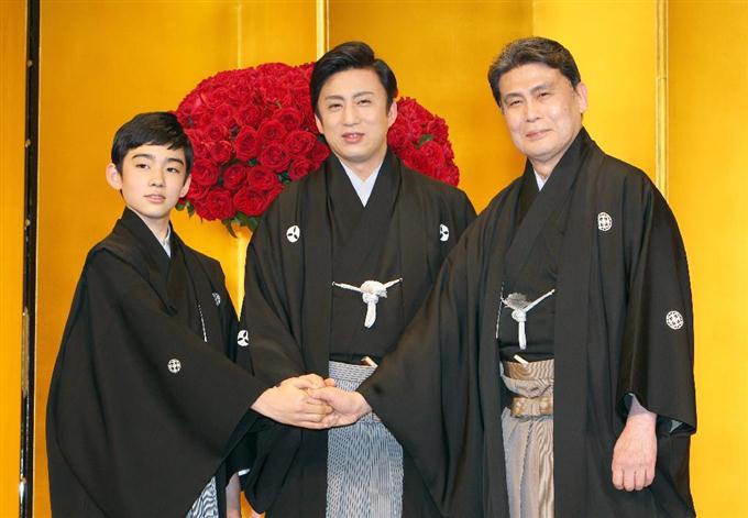 Fujima Itsuki và gia đình trong một sự kiện