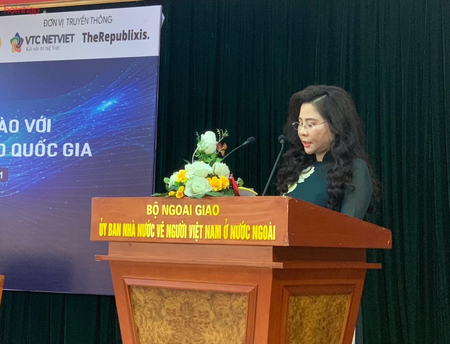 bà Dương Hồng Anh - Đại diện Văn phòng Bộ KHCN Việt Nam tại nước ngoài